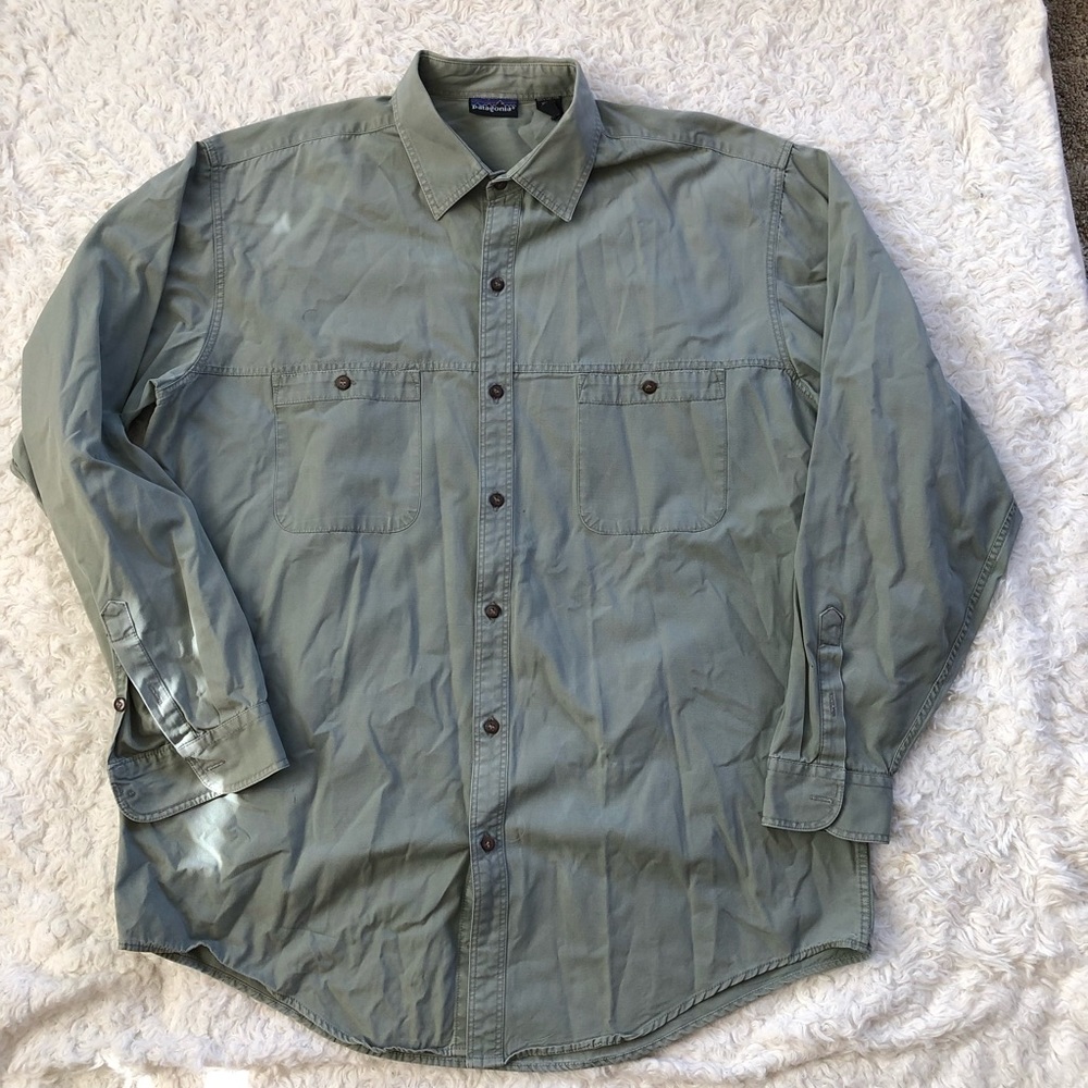 🌲Men’s Patagonia Button Up 🌲